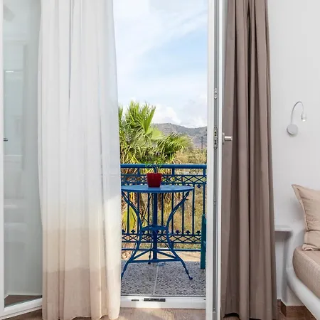 Otel Arhontiko Naxos City